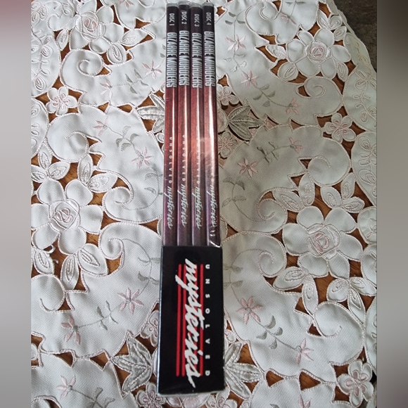 🆕️ Unsolved Mysteries Bizarre Murders 4-Disc DVD Collection - Picture 2 of 4